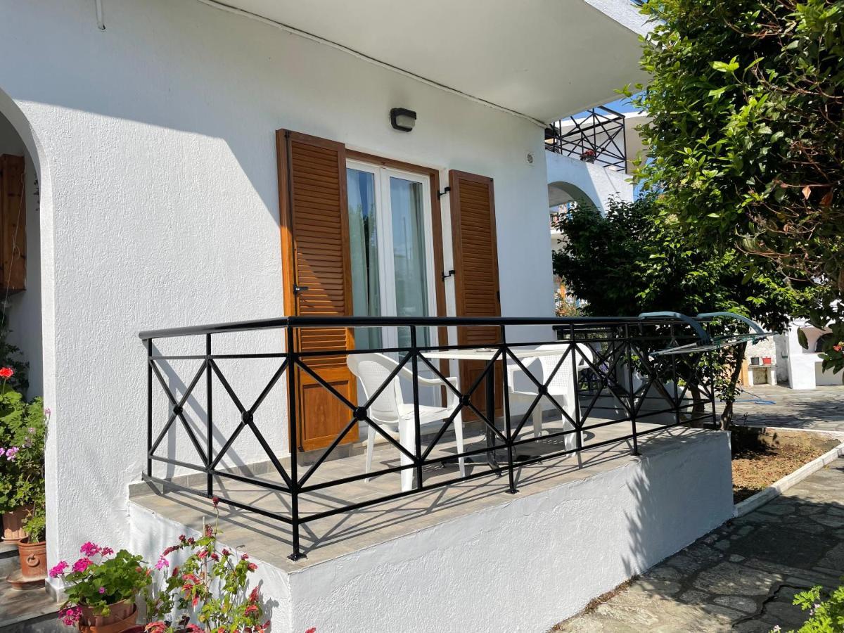 Karagiozos Studios & Apartments Skopelos Exterior foto